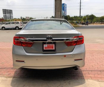 Toyota Camry 2.5Q 2013 - Cần bán gấp Toyota Camry 2.5Q sản xuất năm 2013, màu bạc, 750 triệu