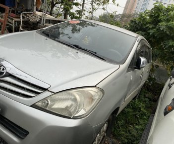 Toyota Innova 2011 - Ngân hàng thanh lý chiếc xe Toyota Innova đời 2011, màu bạc