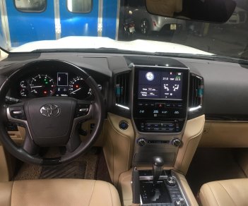 Toyota Land Cruiser 2016 - Cần bán gấp Toyota Land Cruiser đời 2016, màu trắng, nhập khẩu nguyên chiếc