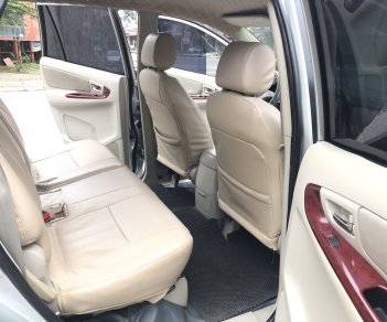 Toyota Innova 2011 - Salon Auto Đào Hằng cần bán nhanh Toyota Innova đời 2011, màu bạc