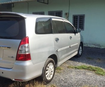 Toyota Innova E 2013 - Bán Toyota Innova E đời 2013, màu bạc, xe gia đình