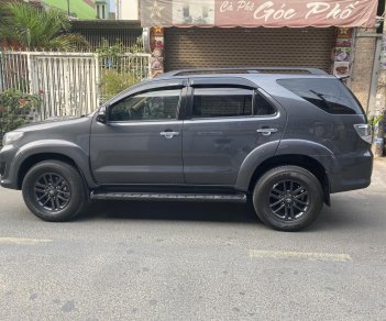 Toyota Fortuner 2015 - Cần bán Toyota Fortuner MT đời 2015, màu xám số sàn, 697tr