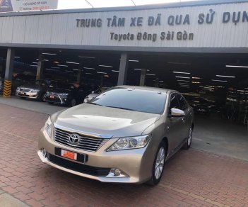 Toyota Camry 2013 - Bán Toyota Camry đời 2014, màu vàng cát, giá rẻ