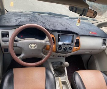 Toyota Innova     2011 - Cần bán Toyota Innova sản xuất 2011 số sàn giá cạnh tranh