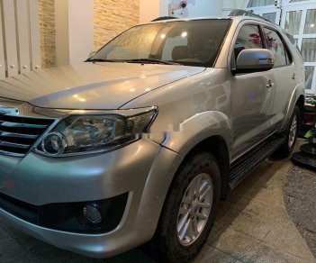 Toyota Fortuner    2013 - Bán Toyota Fortuner năm sản xuất 2013, màu bạc số tự động giá cạnh tranh