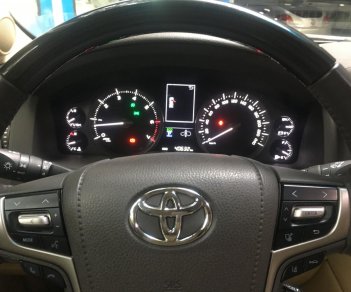 Toyota Land Cruiser 2016 - Cần bán gấp Toyota Land Cruiser đời 2016, màu trắng, nhập khẩu nguyên chiếc