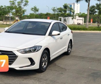 Hyundai Elantra   2017 - Cần bán gấp Hyundai Elantra năm 2017, số sàn