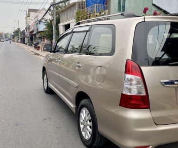 Toyota Innova 2012 - Cần bán gấp Toyota Innova năm 2012, màu vàng cát xe gia đình