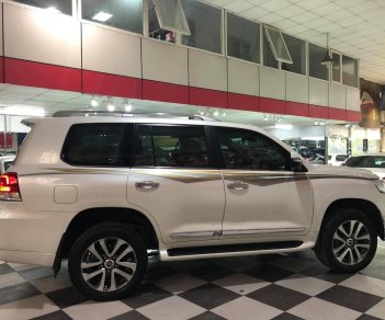 Toyota Land Cruiser 2016 - Cần bán gấp Toyota Land Cruiser đời 2016, màu trắng, nhập khẩu nguyên chiếc