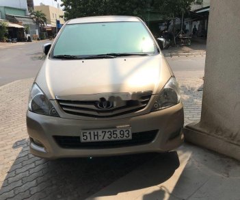 Toyota Innova   2010 - Xe Toyota Innova năm sản xuất 2010, 8 chỗ, màu nâu vàng