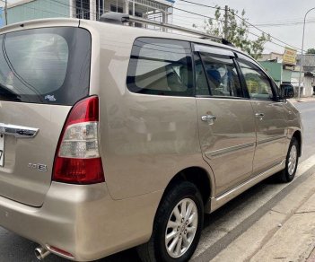 Toyota Innova 2012 - Cần bán gấp Toyota Innova năm 2012, màu vàng cát xe gia đình