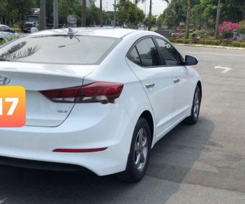 Hyundai Elantra   2017 - Cần bán gấp Hyundai Elantra năm 2017, số sàn