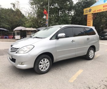 Toyota Innova 2011 - Salon Auto Đào Hằng cần bán nhanh Toyota Innova đời 2011, màu bạc