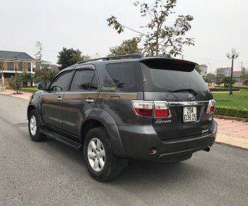 Toyota Fortuner 2010 - Bán Toyota Fortuner năm sản xuất 2010, màu xám, số sàn, máy Diesel