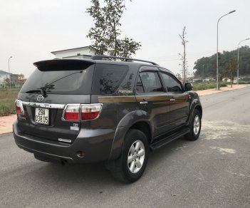 Toyota Fortuner 2010 - Bán Toyota Fortuner năm sản xuất 2010, màu xám, số sàn, máy Diesel