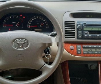 Toyota Camry 2004 - Cần bán xe Toyota Camry sản xuất 2004 chính chủ, 325tr