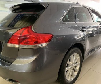 Toyota Venza  2.7L  2010 - Cần bán gấp Toyota Venza 2.7L đời 2010, màu xám, nhập khẩu như mới, giá 750tr