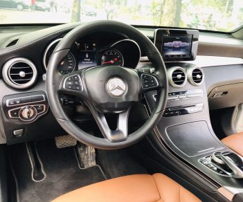 Mercedes-Benz GLC-Class   2017 - Bán Mercedes GLC 300 2017, màu trắng, số tự động