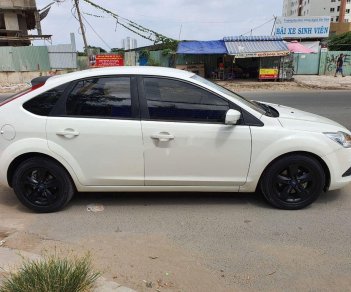 Ford Focus   2011 - Bán xe Ford Focus năm 2011, màu trắng, xe mới 90%