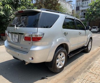 Toyota Fortuner 2009 - Cần bán gấp Toyota Fortuner 2.7AT sản xuất năm 2009, màu bạc chính chủ