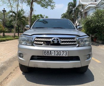 Toyota Fortuner 2009 - Cần bán gấp Toyota Fortuner 2.7AT sản xuất năm 2009, màu bạc chính chủ