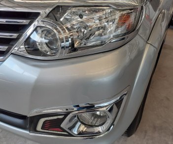 Toyota Fortuner 2.7V 2013 - Cần bán Toyota Fortuner 2.7V năm sản xuất 2013, màu bạc, 670tr