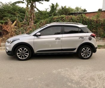 Hyundai i20 Active   2015 - Bán Hyundai i20 Active 2015, màu bạc, số tự động 