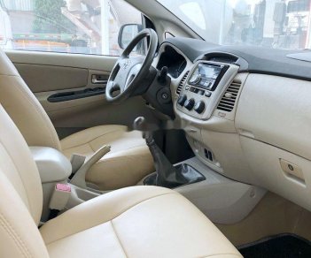 Toyota Innova   2015 - Cần bán xe Toyota Innova sản xuất 2015, màu bạc, nhập khẩu nguyên chiếc như mới, giá tốt