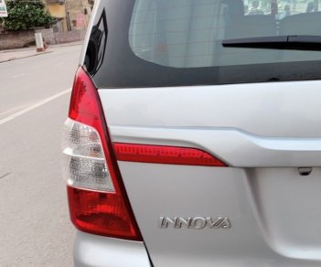 Toyota Innova 2007 - Cần bán lại xe Toyota Innova sản xuất 2007, màu bạc, giá rẻ