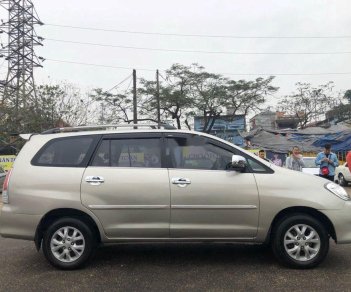 Toyota Innova    2007 - Bán Toyota Innova sản xuất năm 2007, màu bạc xe gia đình, giá chỉ 280 triệu