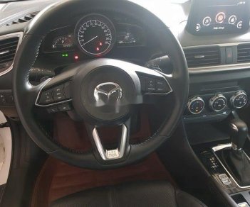 Mazda 3   2018 - Cần bán gấp Mazda 3 2018, màu trắng, xe nhập 