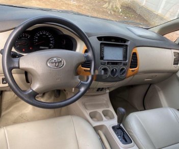 Toyota Innova   2010 - Bán Toyota Innova năm sản xuất 2010, màu bạc xe gia đình, 326 triệu