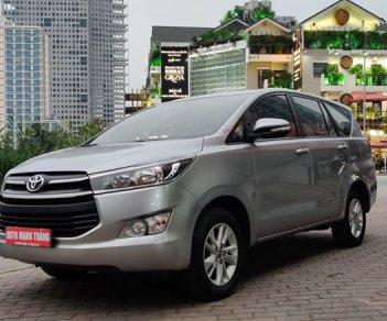 Toyota Innova 2.0E 2017 - Bán xe Toyota Innova 2.0E đời 2017, màu bạc