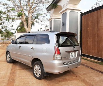 Toyota Innova   2010 - Cần bán xe Toyota Innova sản xuất 2010, màu bạc xe gia đình