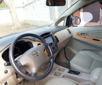 Toyota Innova   2010 - Cần bán xe Toyota Innova sản xuất 2010, màu bạc xe gia đình