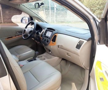 Toyota Innova   2010 - Cần bán xe Toyota Innova sản xuất 2010, màu bạc xe gia đình