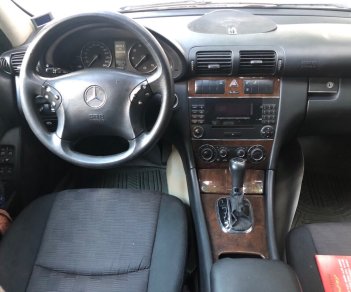 Mercedes-Benz C class 2005 - Bán Mercedes đời 2005, màu bạc, xe gia đình