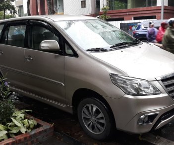 Toyota Innova E 2015 - Bán xe Toyota Innova E đời 2015, màu kem (be), còn mới giá cạnh tranh