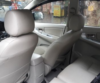 Toyota Innova E 2015 - Bán xe Toyota Innova E đời 2015, màu kem (be), còn mới giá cạnh tranh