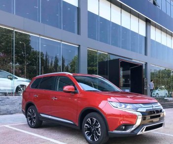 Mitsubishi Outlander MT 2020 - Cần bán Mitsubishi Outlander MT đời 2020, màu đỏ giá cạnh tranh