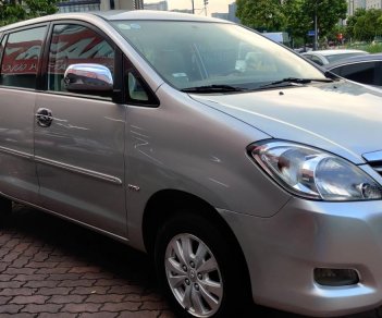 Toyota Innova 2.0E 2017 - Bán xe Toyota Innova 2.0E đời 2017, màu bạc, số sàn, giá 329tr