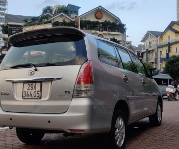 Toyota Innova 2.0E 2017 - Bán xe Toyota Innova 2.0E đời 2017, màu bạc, số sàn, giá 329tr