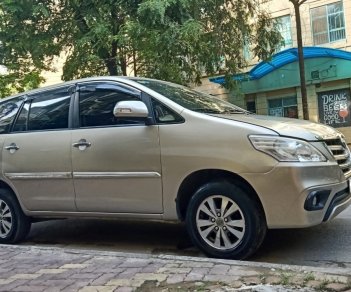 Toyota Innova E 2015 - Gia đình cần bán Toyota Innova 2015