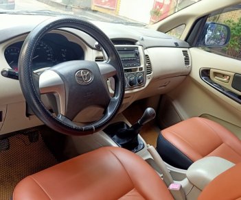 Toyota Innova E 2015 - Gia đình cần bán Toyota Innova 2015