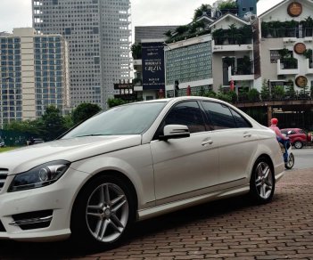 Mercedes-Benz C300 2012 - Bán xe Mercedes C300 AMG 2012, màu trắng, giá 610tr