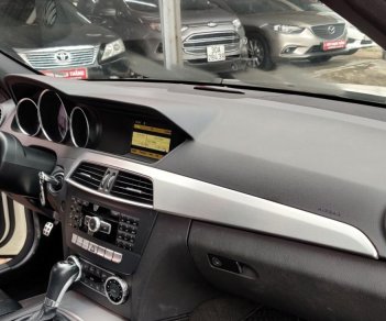 Mercedes-Benz C300 2012 - Bán xe Mercedes C300 AMG 2012, màu trắng, giá 610tr