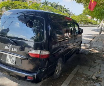 Hyundai Starex 2004 - Cần bán gấp Hyundai Starex đời 2004, màu đen, nhập khẩu chính hãng, số sàn, giá tốt