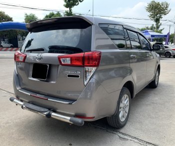 Toyota Innova 2.0E 2018 - Cần bán xe Toyota Innova 2.0E đời 2018, màu nâu, 640tr