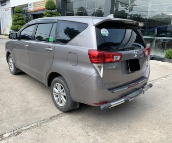 Toyota Innova 2.0E 2018 - Cần bán xe Toyota Innova 2.0E đời 2018, màu nâu, 640tr