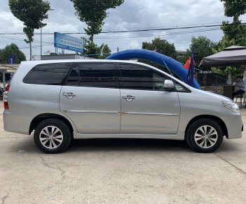 Toyota Innova 2.0E 2015 - Bán xe Toyota Innova 2.0E 2015 màu bạc, xe đẹp đi kĩ chính hãng Toyota Sure